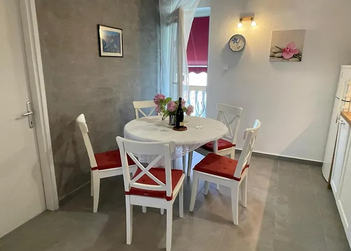 Nadija Apartment *